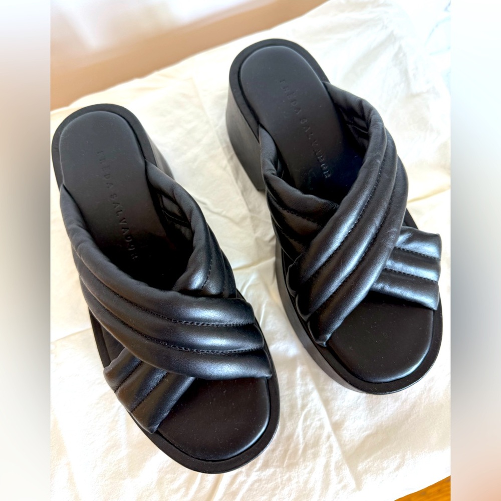 Freda Salvador Black Platform Sandals Sleek Comfortable Design